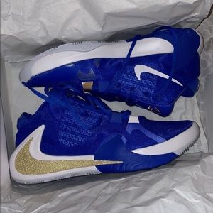 Brand new men Kyree Irving Nike